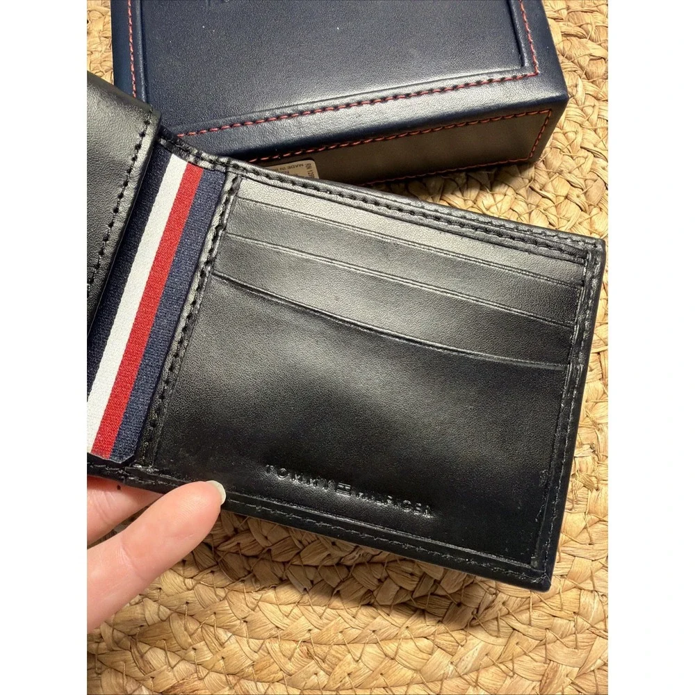Tommy Hilfiger Men's RFID Protection Leather Wallet Bifold Brown 31HP220033